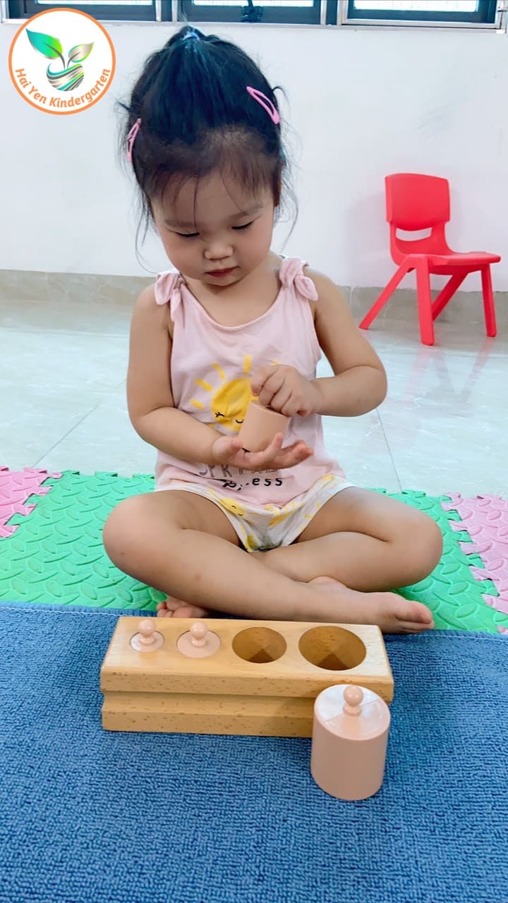 Hoạt Động Montessori Bộ Trụ Núm - Mầm Non Hải Yến - Trương Định