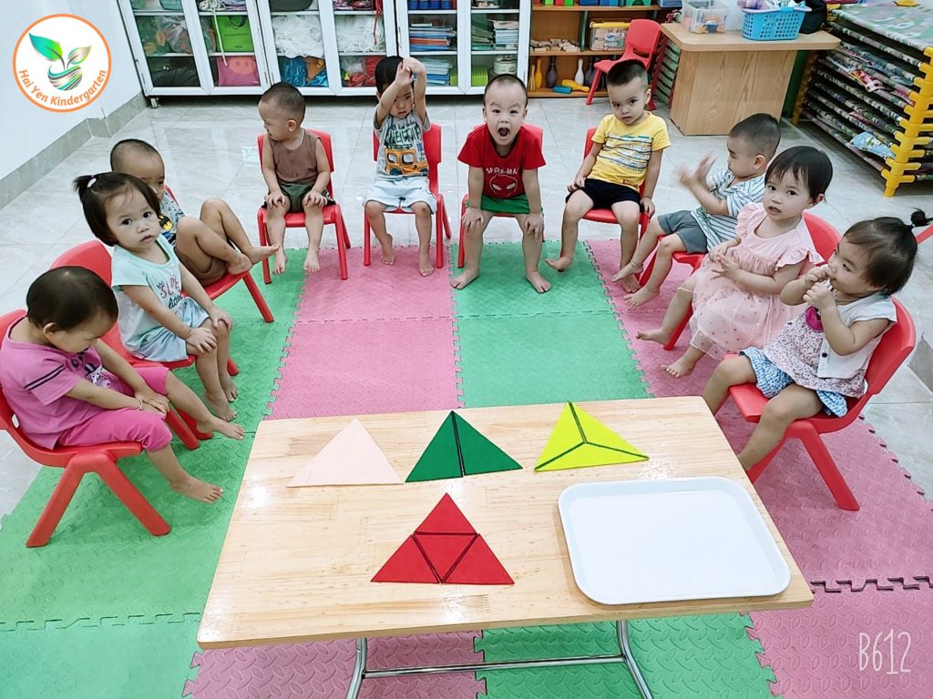 Hoạt Động Montessori Góc Giác Quan Hộp Tam Giác - Mầm Non Hải Yến - Trương Định