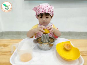 Thực Hành Cuộc Sống Vắt Nước Quýt - Mầm Non Hải Yến - Trương Định