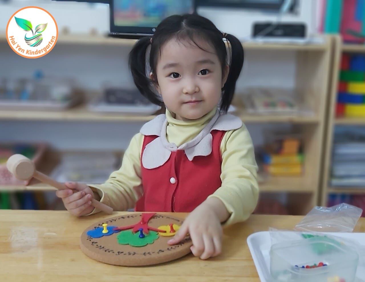 Hoạt Động Montessori: Hoạt Động Với Bộ Giáo Cụ Đóng Đinh - Mầm Non Hải Yến - Trương Định