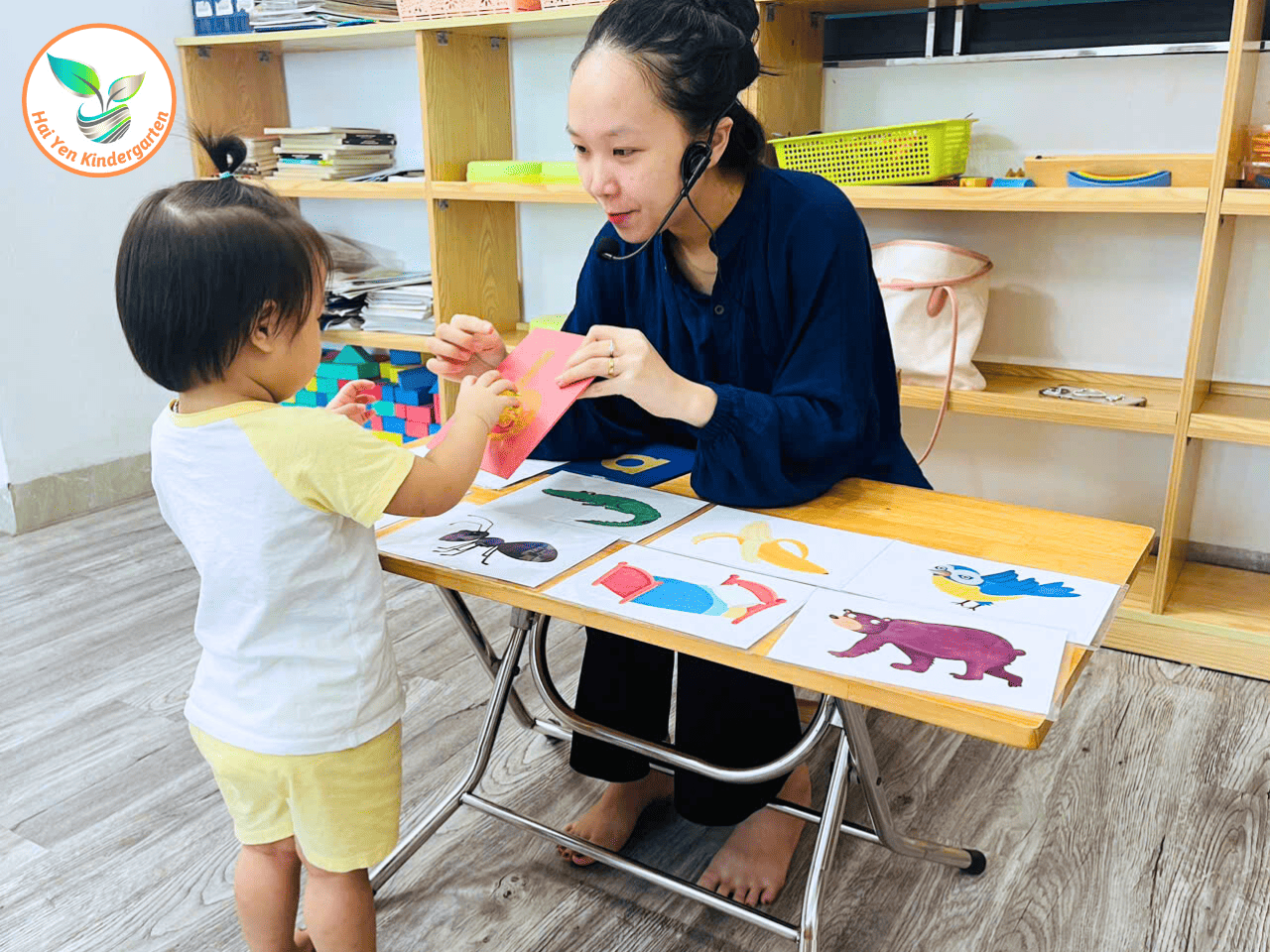 GIỜ HỌC TIẾNG ANH VUI NHỘN CÙNG CÔ VÀ CÁC BÉ - Mầm Non Hải Yến - Trương Định