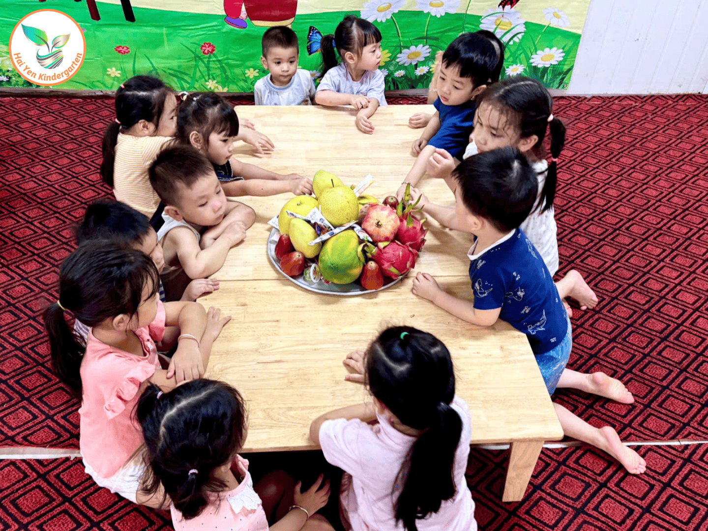 BÉ KHÉO TAY TRANG TRÍ MÂM NGŨ QUẢ TRUNG THU BÉ KHÉO TAY TRANG TRÍ MÂM NGŨ QUẢ TRUNG THU - Mầm Non Hải Yến - Trương Định