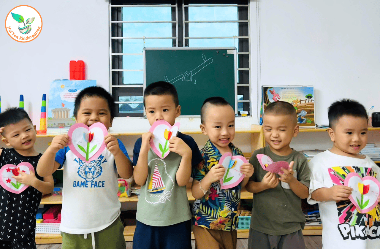 BÉ LÀM QUÀ TẶNG MẸ NGÀY 20/10 BÉ LÀM QUÀ TẶNG MẸ NGÀY 20/10 - Mầm Non Hải Yến - Trương Định