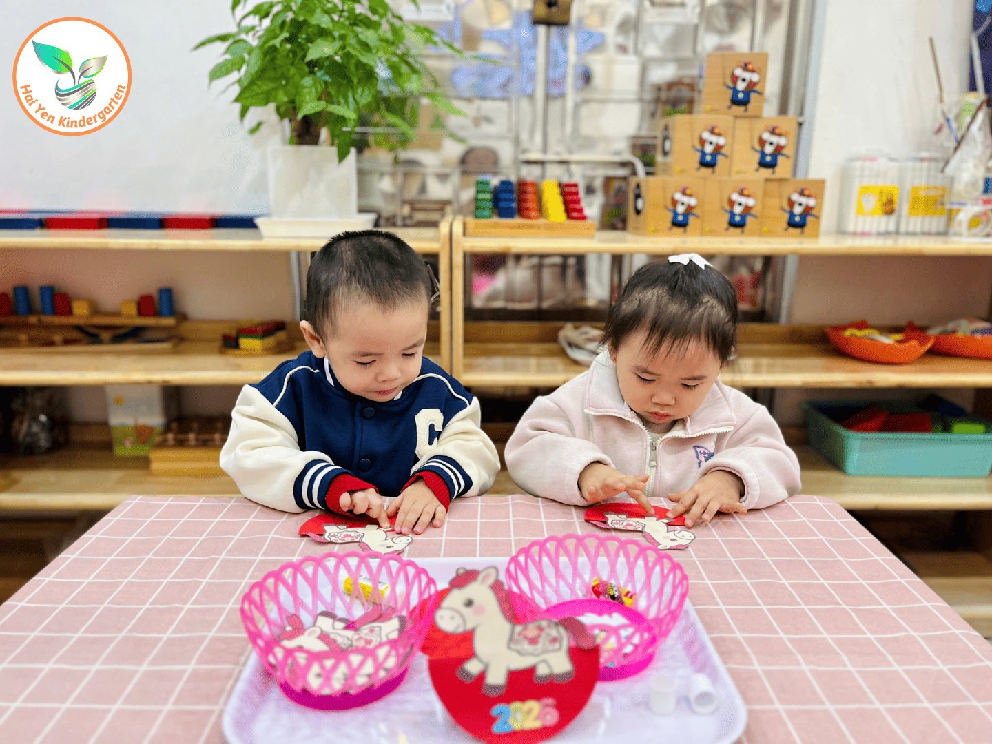 CHIẾC XÍCH ĐU NHỎ – LỜI CHÀO NĂM MỚI TỪ ĐÔI TAY BÉ CHIẾC XÍCH ĐU NHỎ – LỜI CHÀO NĂM MỚI TỪ ĐÔI TAY BÉ - Mầm Non Hải Yến - Trương Định