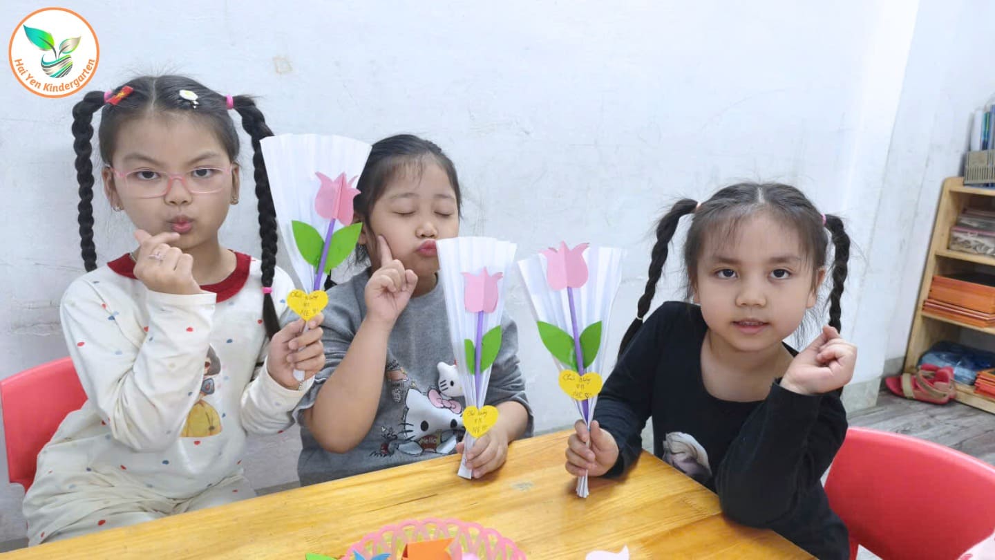 MÓN QUÀ TẶNG MẸ, TẶNG BÀ – CHÀO MỪNG NGÀY QUỐC TẾ PHỤ NỮ 8/3 - Mầm Non Hải Yến - Trương Định