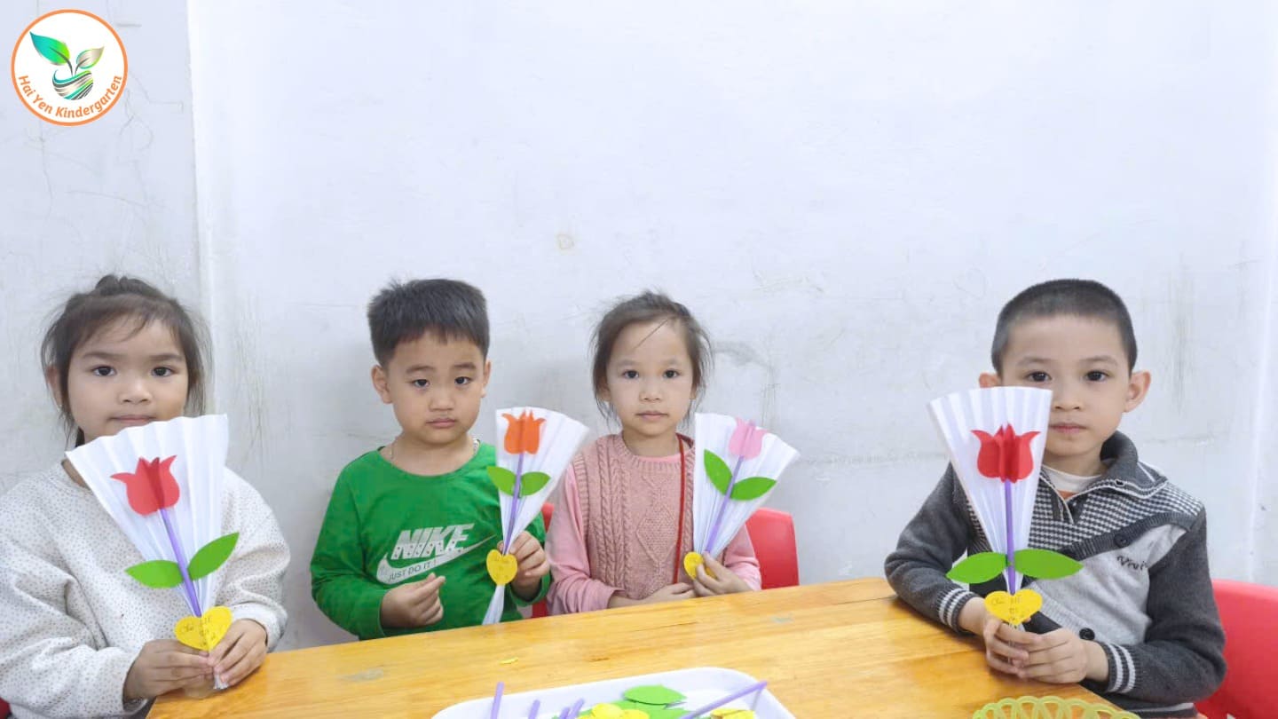 MÓN QUÀ TẶNG MẸ, TẶNG BÀ – CHÀO MỪNG NGÀY QUỐC TẾ PHỤ NỮ 8/3 - Mầm Non Hải Yến - Trương Định