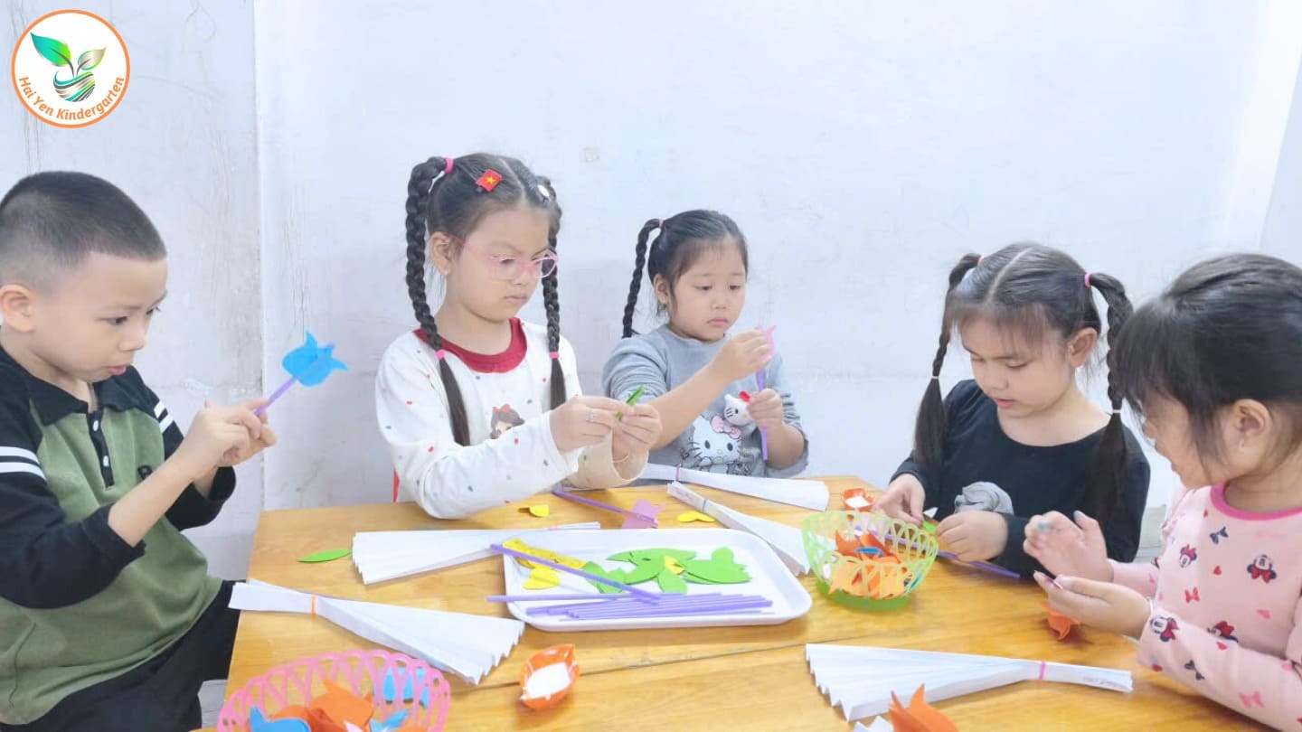 MÓN QUÀ TẶNG MẸ, TẶNG BÀ – CHÀO MỪNG NGÀY QUỐC TẾ PHỤ NỮ 8/3 - Mầm Non Hải Yến - Trương Định