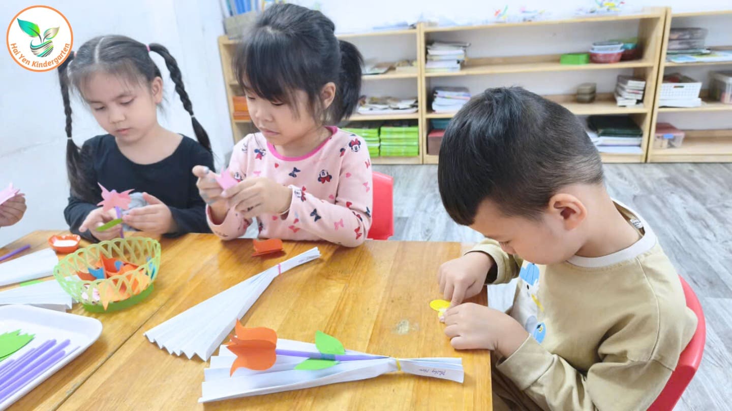 MÓN QUÀ TẶNG MẸ, TẶNG BÀ – CHÀO MỪNG NGÀY QUỐC TẾ PHỤ NỮ 8/3 - Mầm Non Hải Yến - Trương Định