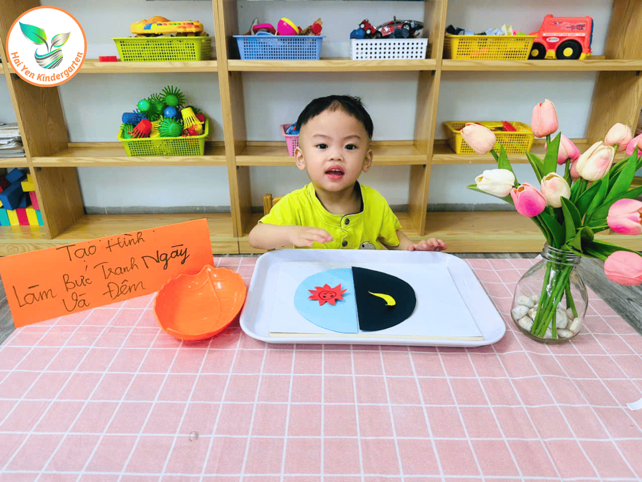 TẠO HÌNH: BỨC TRANH NGÀY VÀ ĐÊM CÙNG CÁC BẠN NHỎ HẢI YẾN - Mầm Non Hải Yến - Trương Định