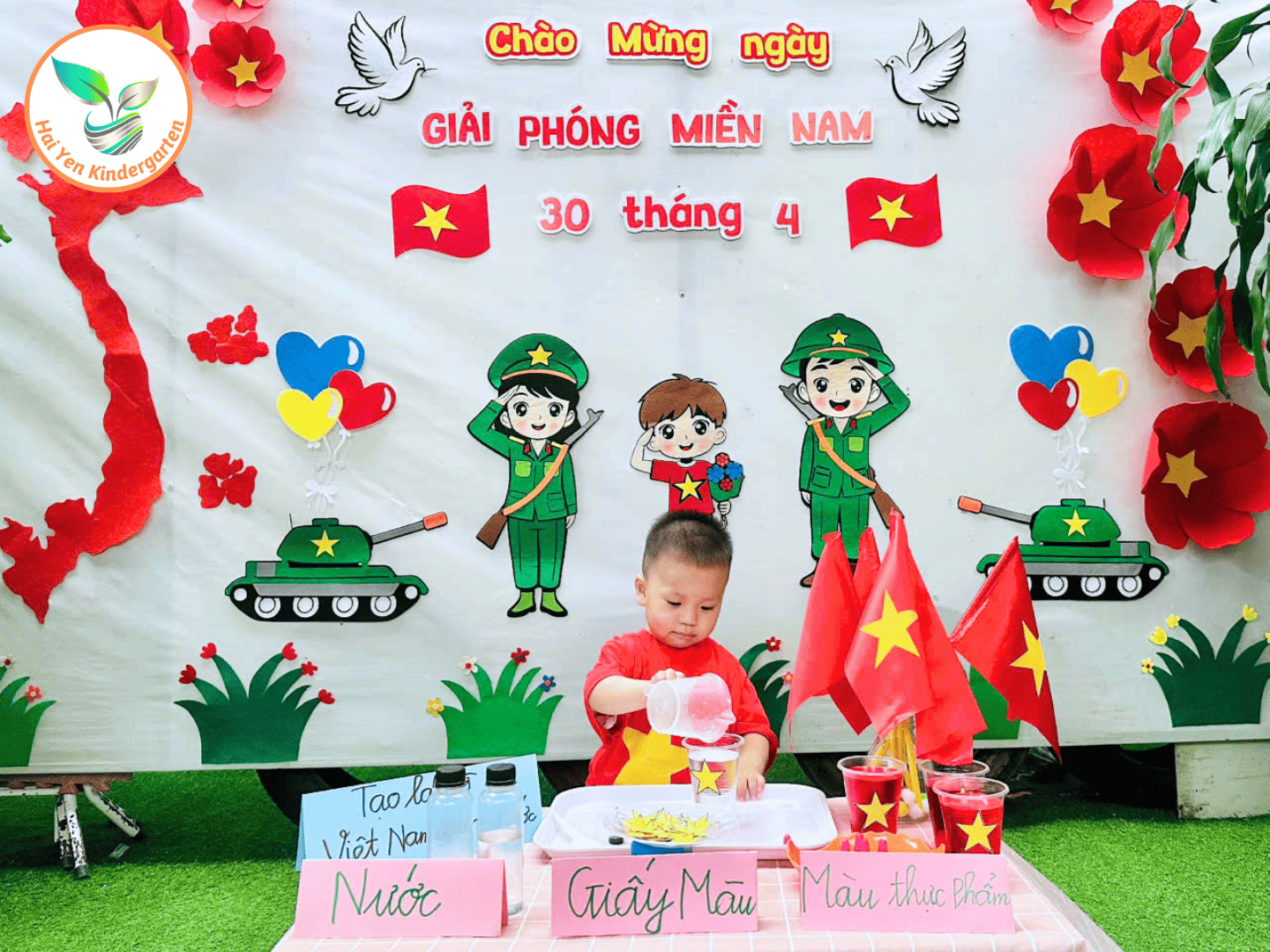 TẠO LÁ CỜ VIỆT NAM TRONG NƯỚC – HOẠT ĐỘNG Ý NGHĨA - Mầm Non Hải Yến - Trương Định