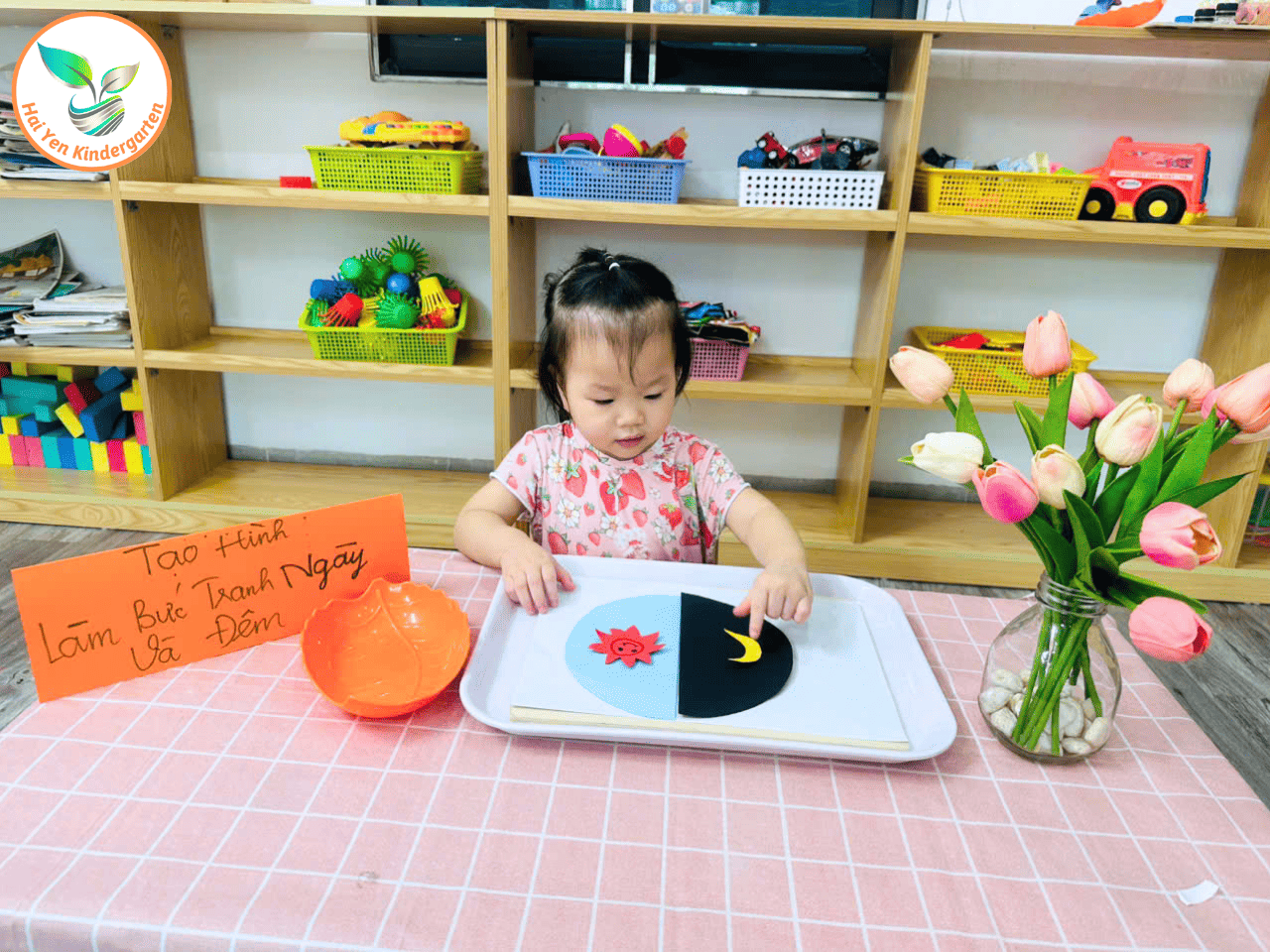 TẠO HÌNH: BỨC TRANH NGÀY VÀ ĐÊM CÙNG CÁC BẠN NHỎ HẢI YẾN - Mầm Non Hải Yến - Trương Định