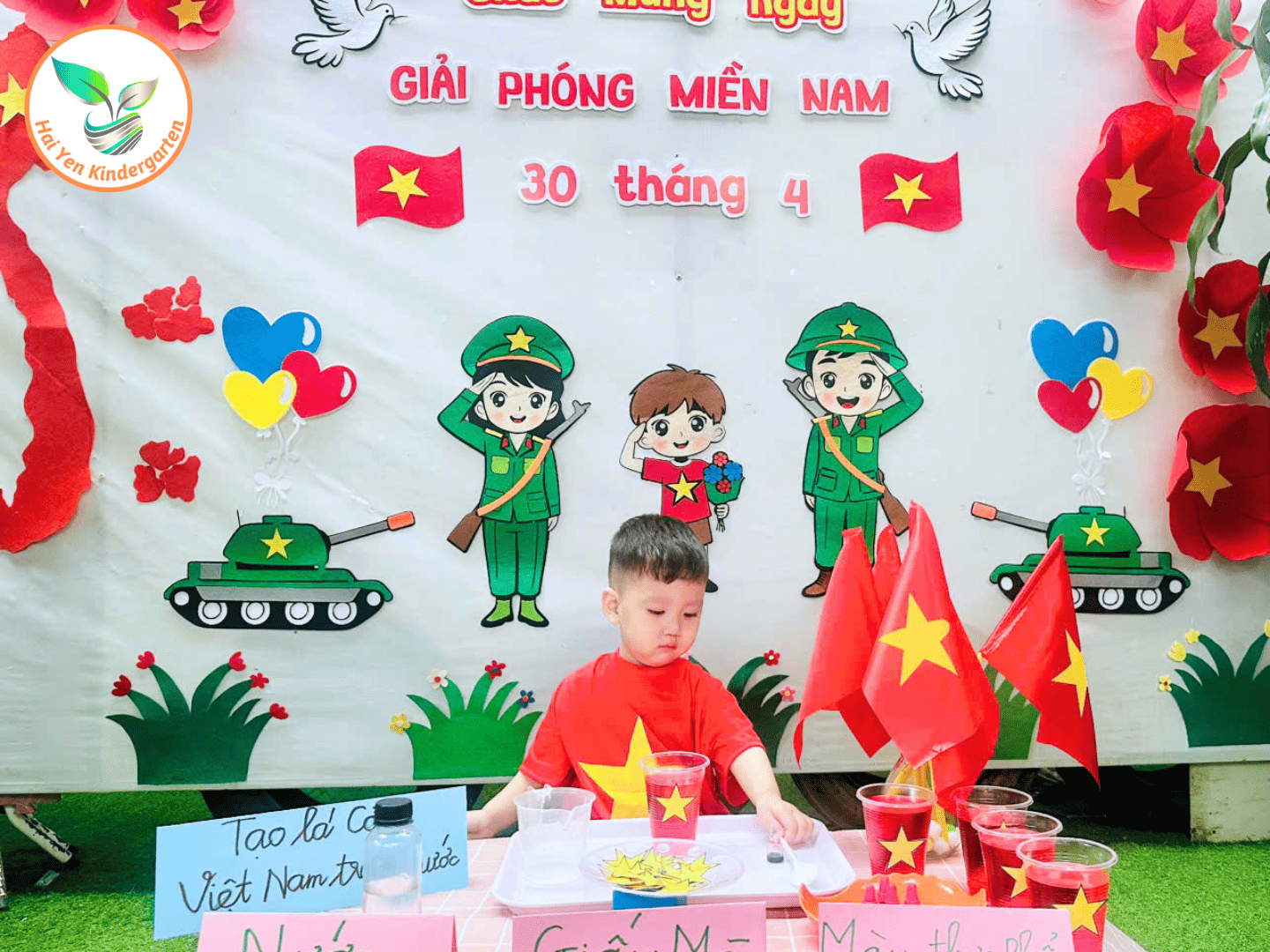TẠO LÁ CỜ VIỆT NAM TRONG NƯỚC – HOẠT ĐỘNG Ý NGHĨA - Mầm Non Hải Yến - Trương Định