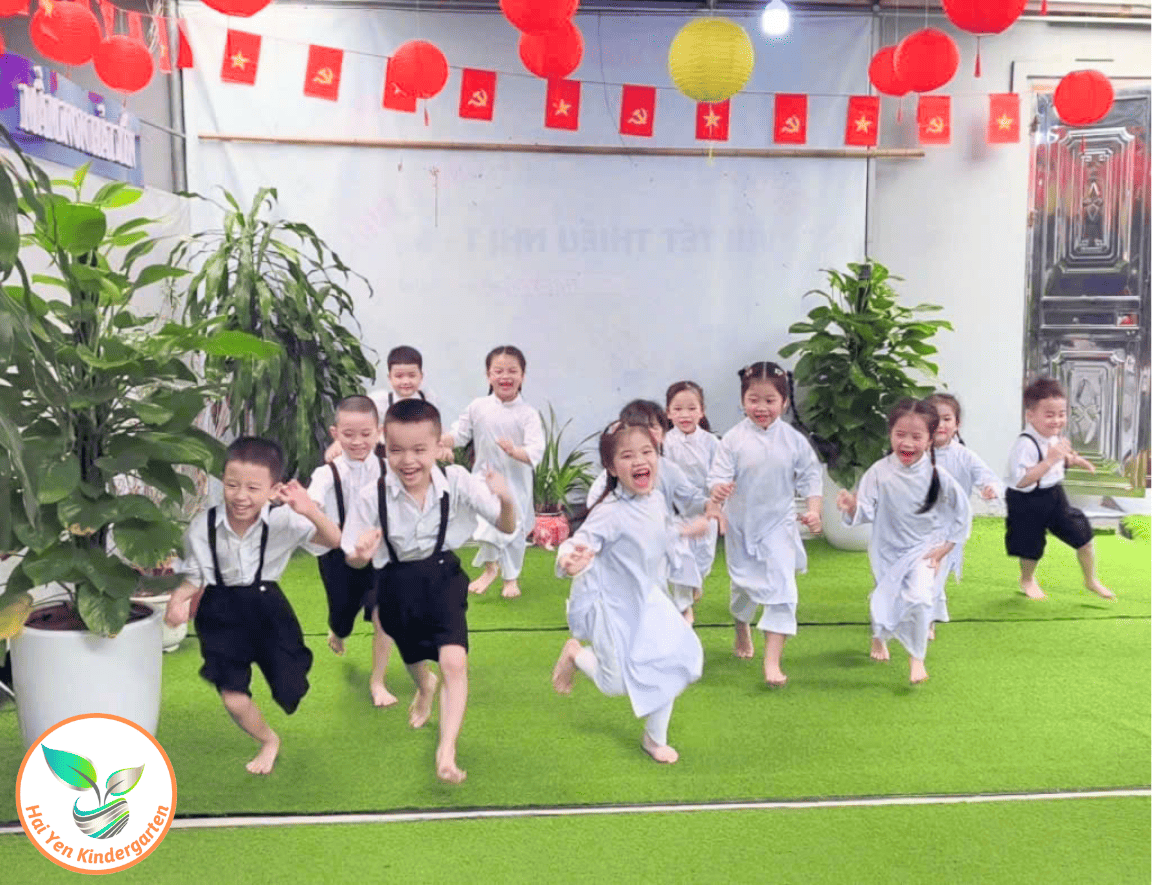 RỒI MAI NÀY, CÁC CON SẼ BƯỚC VÀO LỚP 1… RỒI MAI NÀY, CÁC CON SẼ BƯỚC VÀO LỚP 1… - Mầm Non Hải Yến - Trương Định