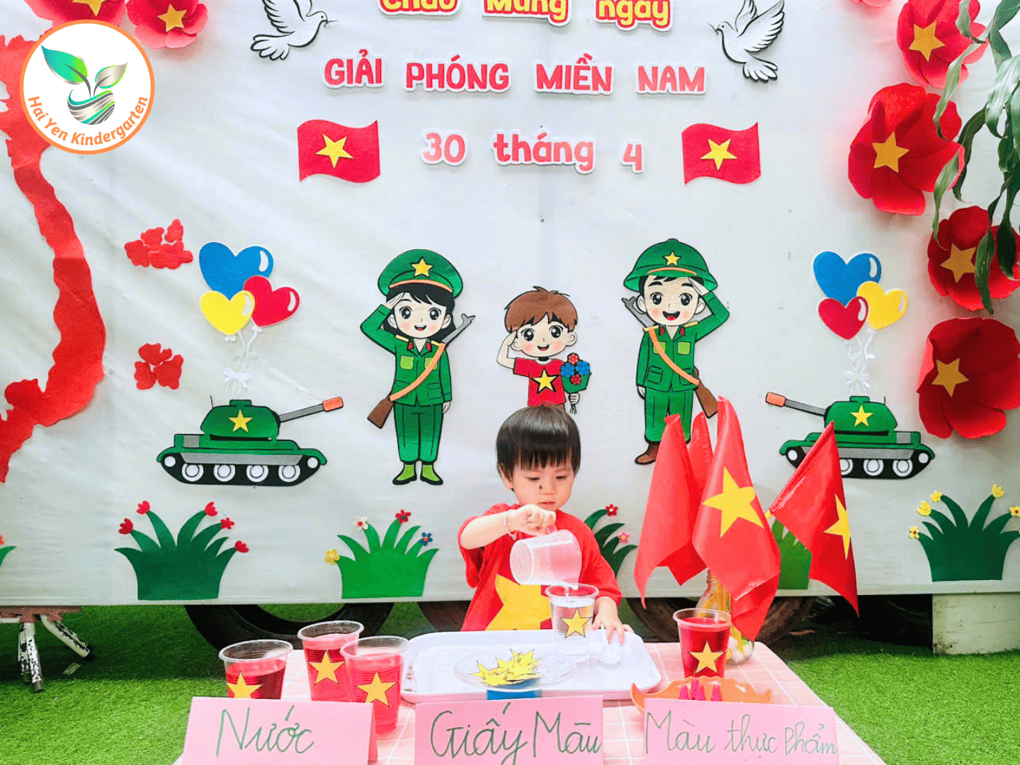 TẠO LÁ CỜ VIỆT NAM TRONG NƯỚC – HOẠT ĐỘNG Ý NGHĨA - Mầm Non Hải Yến - Trương Định