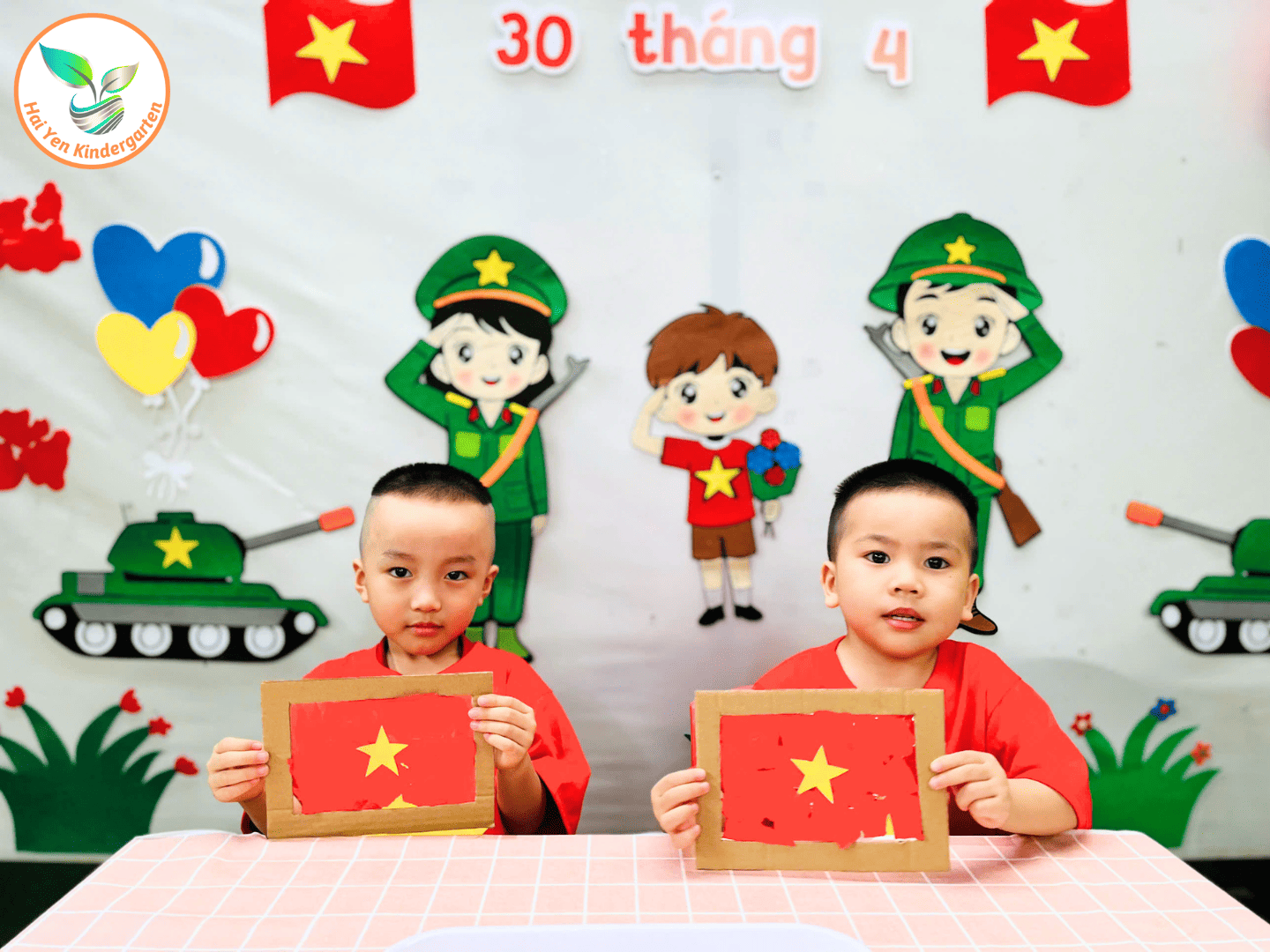 CHÀO MỪNG KỶ NIỆM 51 NĂM GIẢI PHÓNG MIỀN NAM - Mầm Non Hải Yến - Trương Định