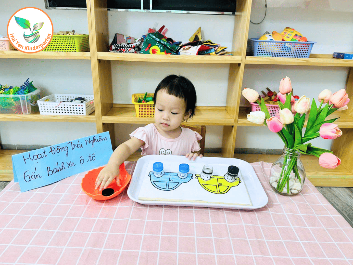 TRẢI NGHIỆM THÚ VỊ: “GẮN BÁNH XE Ô TÔ” CÙNG CÁC BÉ - Mầm Non Hải Yến - Trương Định