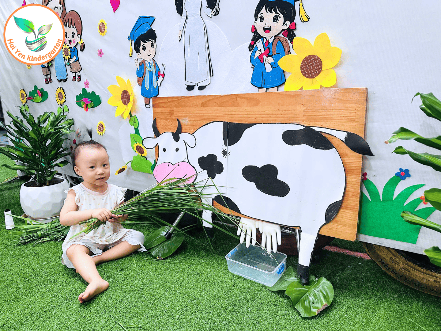 CHĂM SÓC BÒ SỮA CHĂM SÓC BÒ SỮA - Mầm Non Hải Yến - Trương Định