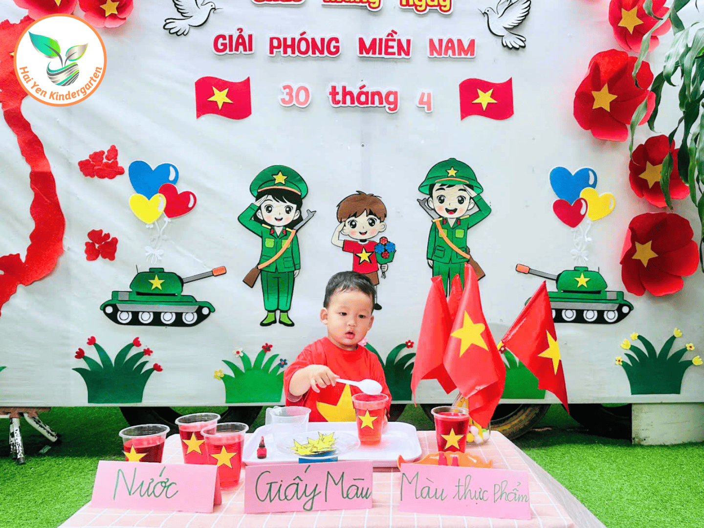 TẠO LÁ CỜ VIỆT NAM TRONG NƯỚC – HOẠT ĐỘNG Ý NGHĨA - Mầm Non Hải Yến - Trương Định