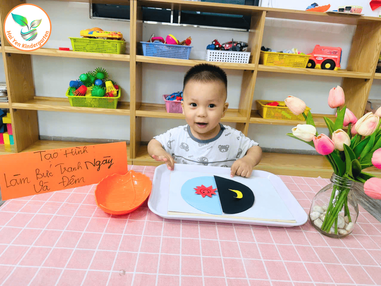 TẠO HÌNH: BỨC TRANH NGÀY VÀ ĐÊM CÙNG CÁC BẠN NHỎ HẢI YẾN - Mầm Non Hải Yến - Trương Định